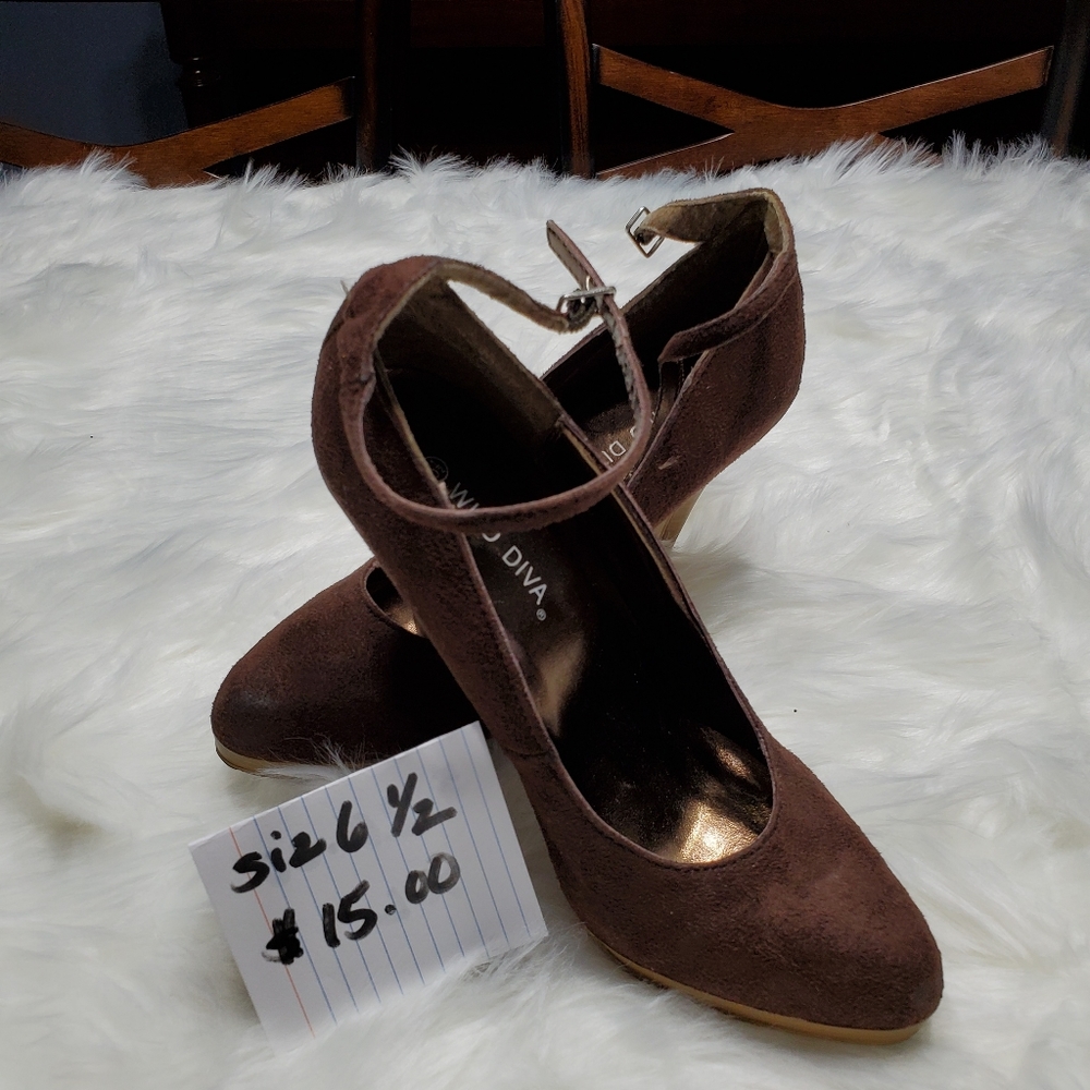 Shoes - Picture 2 of 14